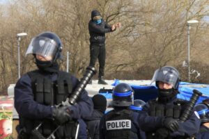 migrantes-calais.jpg