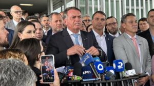 bolsonaro-coletiva-senado-26-03-2025-foto-carinne-souza-gazeta-do-povo.jpg