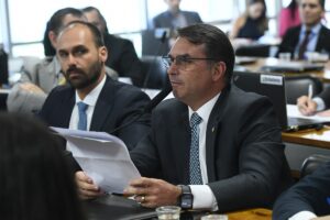 eduardo-flavio-bolsonaro.jpg