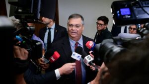 flavio-dino-coletiva-30-11-2023-foto-pedro-franca-agencia-senado.jpg