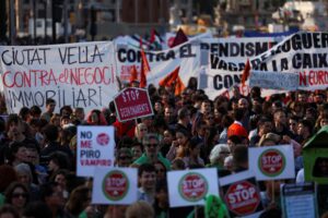 2025-04-05t180323z-1525687257-rc2srda35omd-rtrmadp-3-spain-housing-protest.jpg