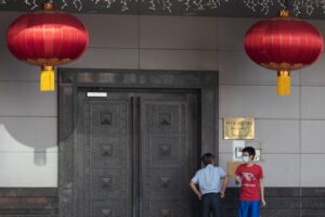 2020-07-22t143232z-2098429660-rc2eyh9b1dv8-rtrmadp-3-usa-china-consulate.jpg